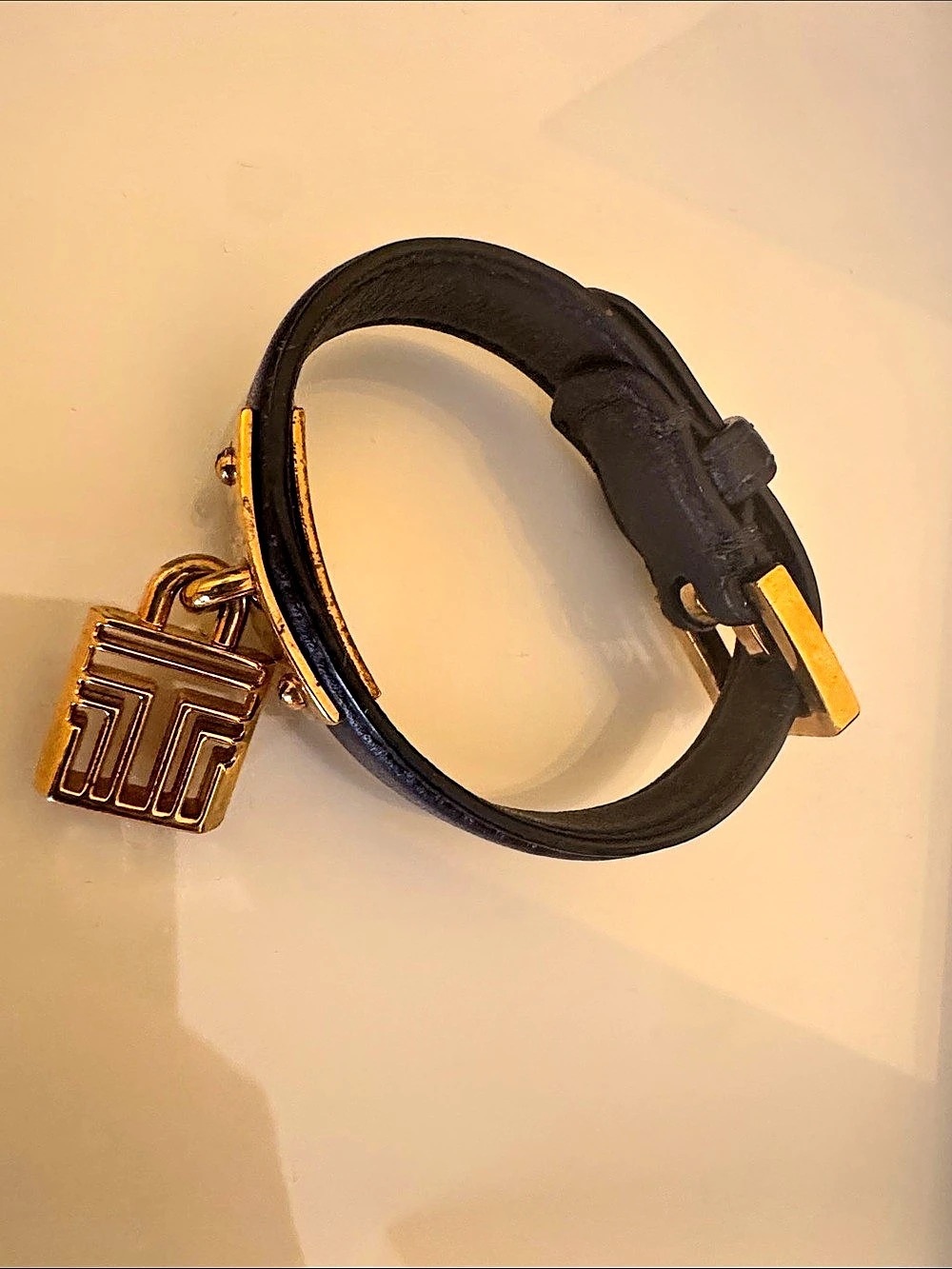 Tory Burch Lock Closure Leather Bracelet navy & Gold